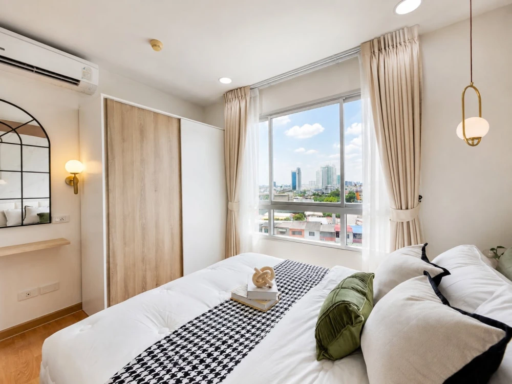 Selling The President Sathorn-Ratchaphruek. Beautifully decorated built-in furniture throughout the unit. North facing with unobstructed view. Great v