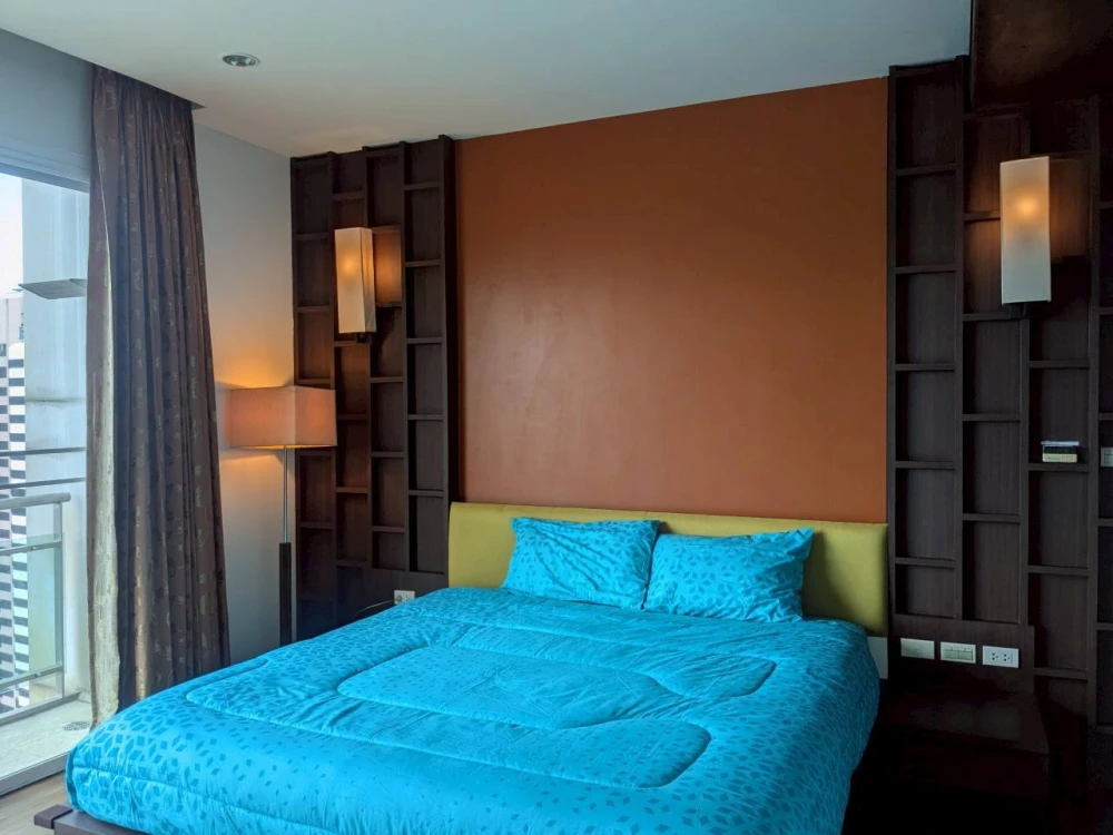 For sale: The Prime 11, very quiet!! Spacious, fully furnished, corner unit, not crowded. Interested? Reserve now!