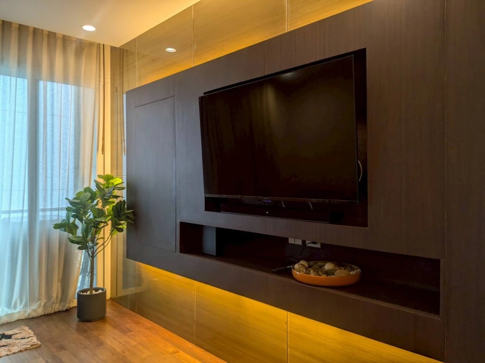 For sale: The Prime 11, very quiet!! Spacious, fully furnished, corner unit, not crowded. Interested? Reserve now!