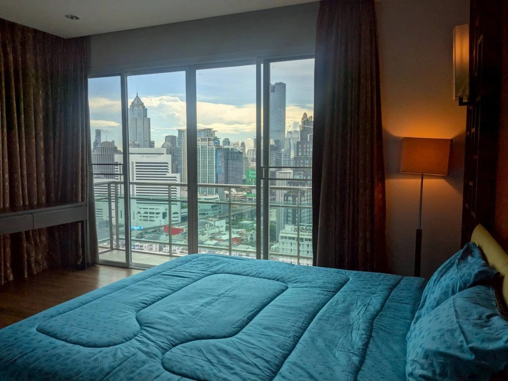 For sale: The Prime 11, very quiet!! Spacious, fully furnished, corner unit, not crowded. Interested? Reserve now!