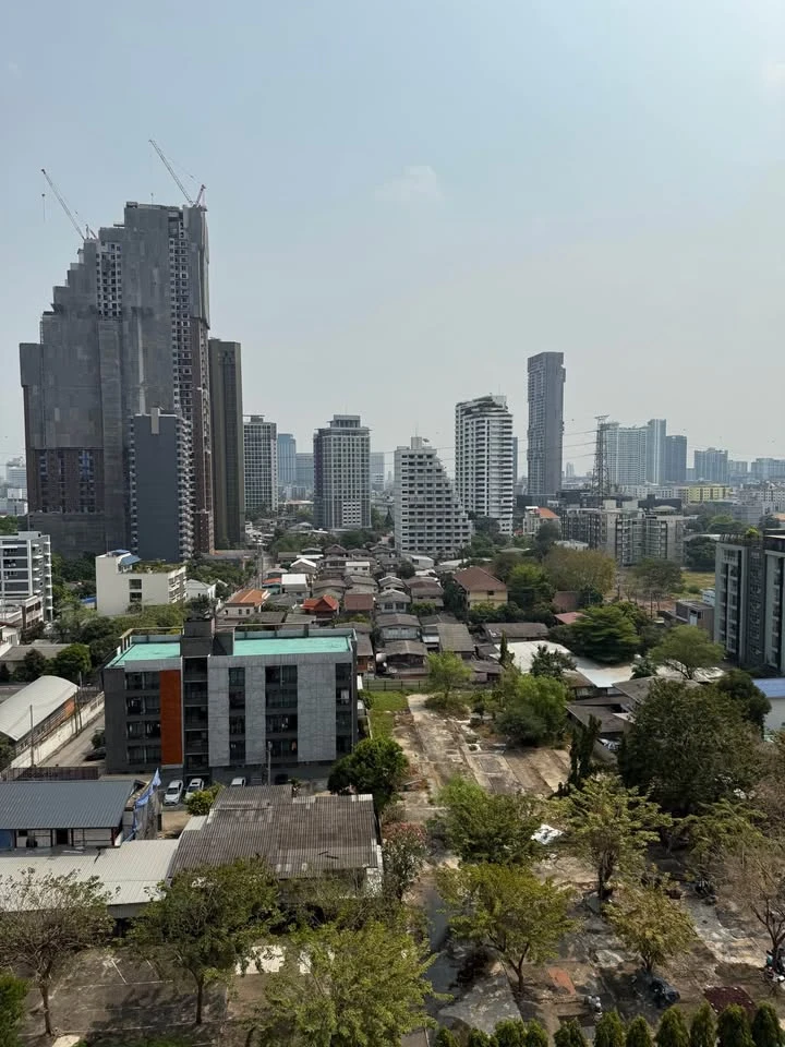 For sale: The Privacy Jatujak, great view, furnished and equipped with appliances, ready to move in. You can't miss out on booking!