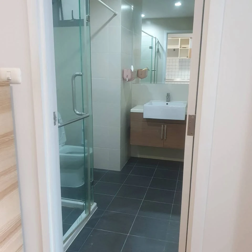 For sale: The Privacy Ngamwongwan, ready to move in, fully furnished, spacious and comfortable. Reserve now!