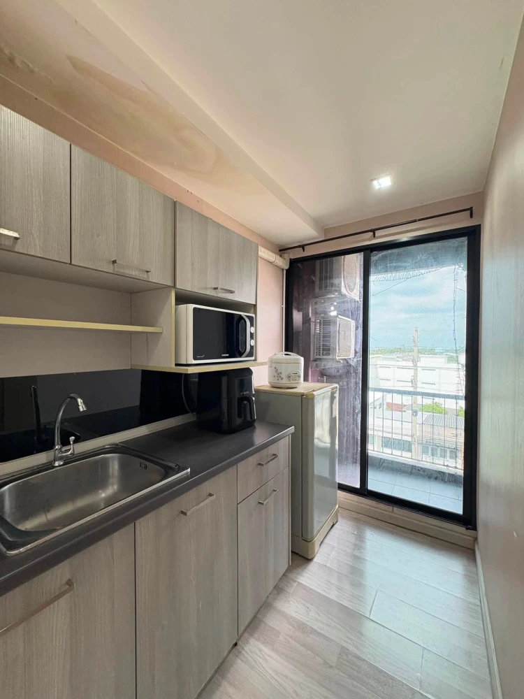 Selling a 1-bedroom, 1-bathroom unit at The Privacy Prachauthit–Suksawat. Fully furnished, ready to move in!