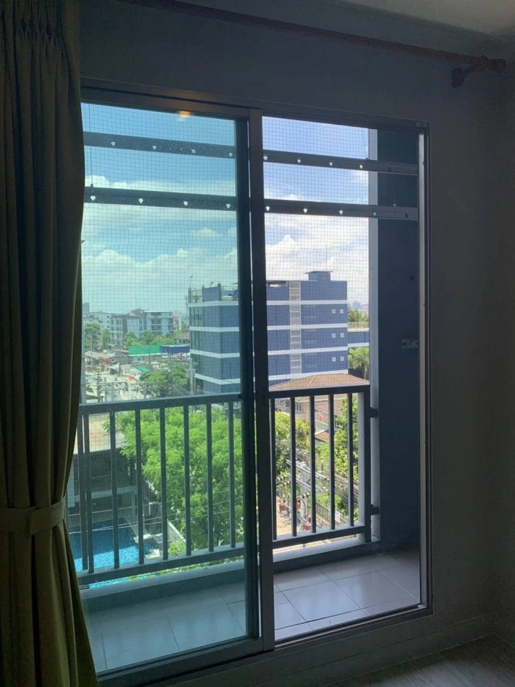 Selling The Privacy Ratchada – Sutthisan. Unfurnished unit, great ventilation, pool view, spacious and comfortable. Book now!