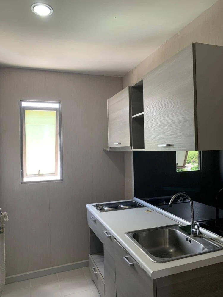 Selling The Privacy Ratchada – Sutthisan. Unfurnished unit, great ventilation, pool view, spacious and comfortable. Book now!
