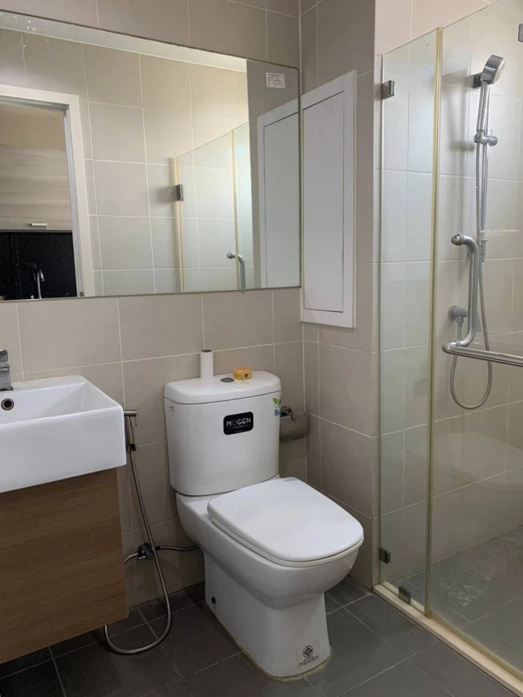 Selling The Privacy Ratchada – Sutthisan. Unfurnished unit, great ventilation, pool view, spacious and comfortable. Book now!