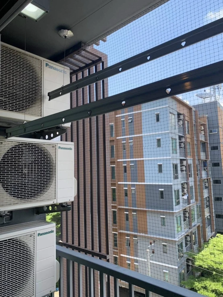 Selling The Privacy Ratchada – Sutthisan. Unfurnished unit, great ventilation, pool view, spacious and comfortable. Book now!