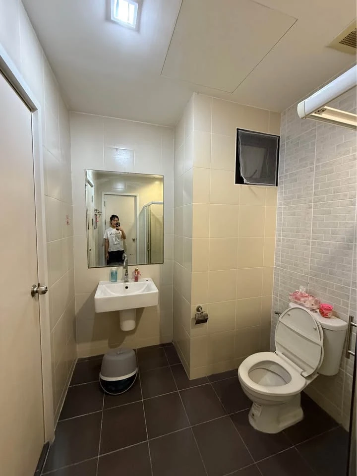 Selling The Privacy Rewadee 1-bedroom, 1-bathroom unit. Great location. Fully furnished. Book now!