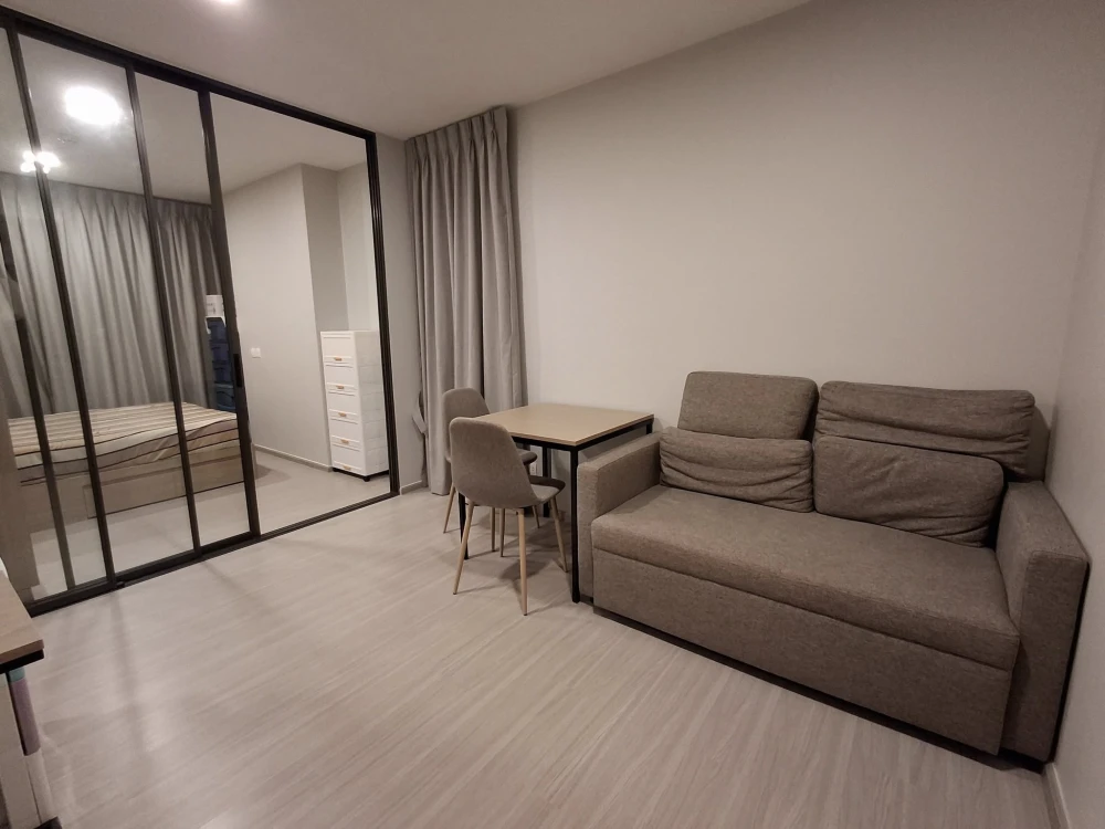 For sale: The Privacy S101, Building B, 2nd floor, corner room, quiet, peaceful, shady, the room is not old or worn out. I must say that you must rese