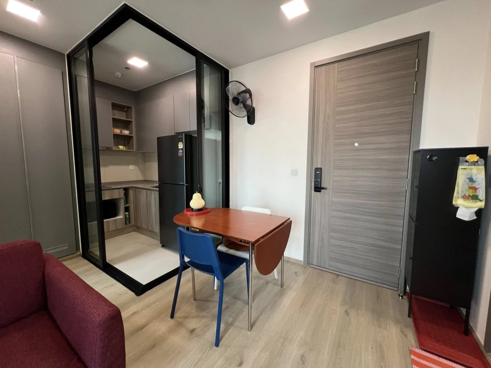 Selling The Privacy Taopoon Interchange condo, 1 Bedroom Plus corner unit, high floor, unobstructed view. Book now!