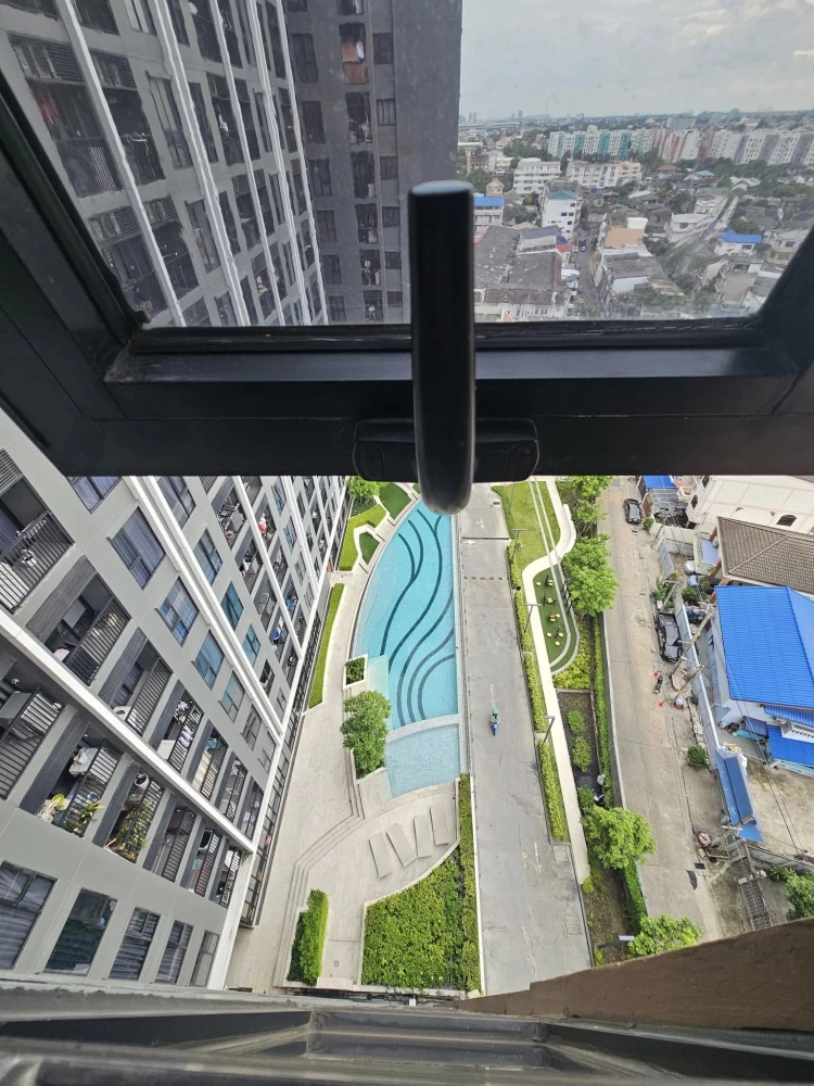 Selling The Privacy Thaphra Interchange, 1 bedroom, 1 bathroom, corner unit with pool view. Affordable price. Buy now, don't wait!