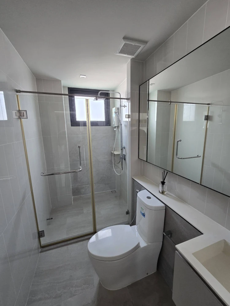 Selling The Reserve Phahol-Pradipat, north-facing unit with high ceilings and fully furnished. Book now!
