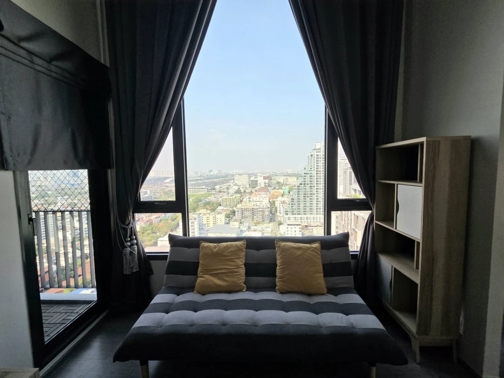 Selling The Reserve Phahol-Pradipat, north-facing unit with high ceilings and fully furnished. Book now!