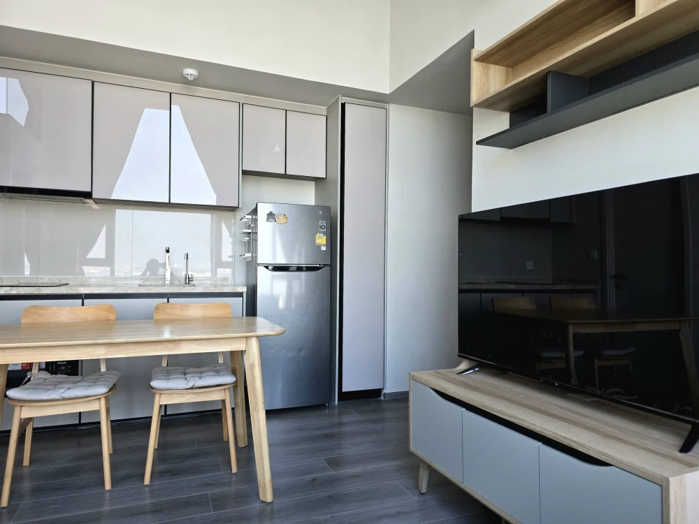 Selling The Reserve Phahol-Pradipat, north-facing unit with high ceilings and fully furnished. Book now!