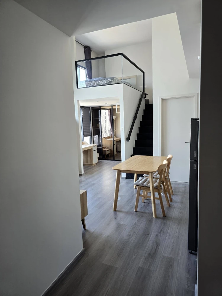 Selling The Reserve Phahol-Pradipat, north-facing unit with high ceilings and fully furnished. Book now!