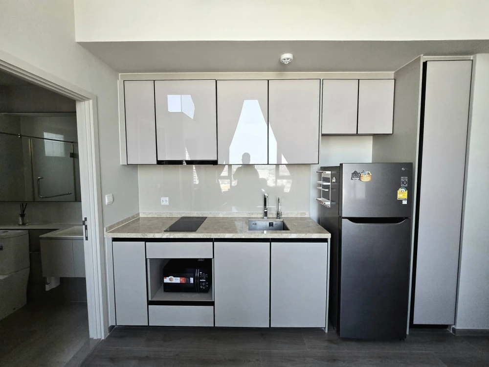 Selling The Reserve Phahol-Pradipat, north-facing unit with high ceilings and fully furnished. Book now!