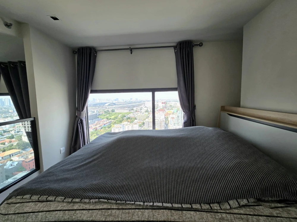 Selling The Reserve Phahol-Pradipat, north-facing unit with high ceilings and fully furnished. Book now!