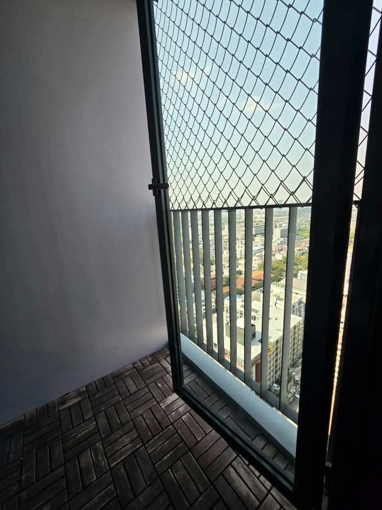 Selling The Reserve Phahol-Pradipat, north-facing unit with high ceilings and fully furnished. Book now!