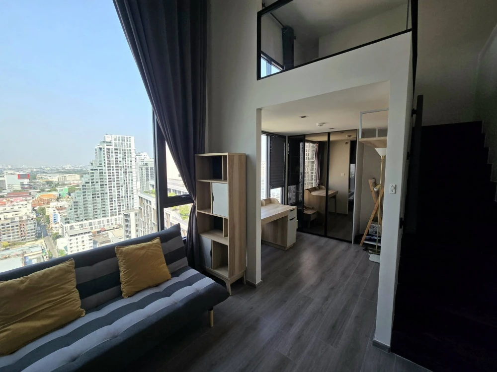 Selling The Reserve Phahol-Pradipat, north-facing unit with high ceilings and fully furnished. Book now!