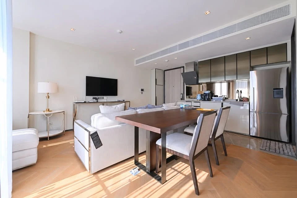 Selling The Reserve Sukhumvit 61. Spacious unit with ample usable space and complete amenities. Don't miss out!