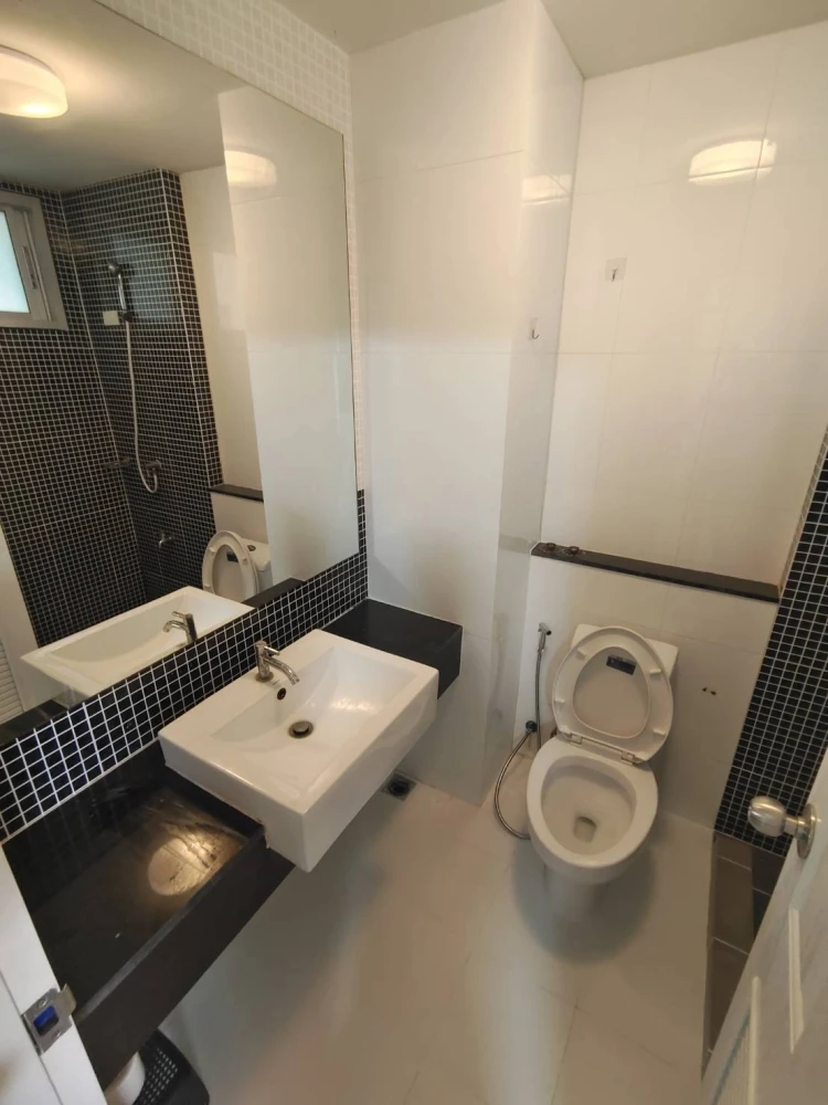 For sale: The Rise B 2 rooms, comfortable, not cramped, fully furnished, hurry and reserve now!