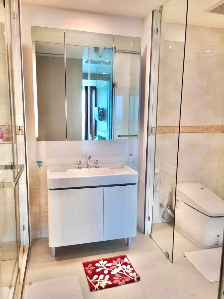Selling The River condo with stunning Chao Phraya River views and daily views of beautiful 5-star hotels. A prime location, a rare find!