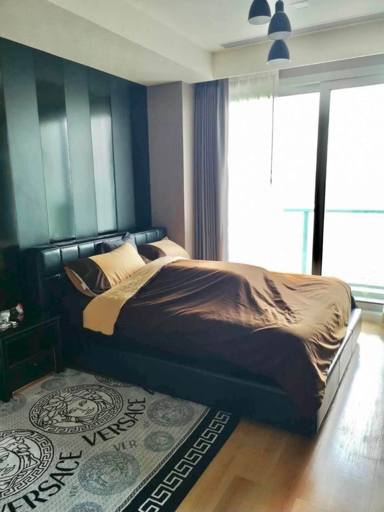 Selling The River condo with stunning Chao Phraya River views and daily views of beautiful 5-star hotels. A prime location, a rare find!