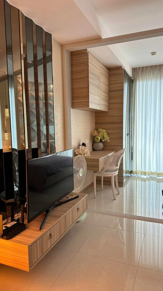 For sale: The Riviera Jomtien Pattaya, spacious and comfortable room, high floor, sea view. Reserve now before it's too late!!!