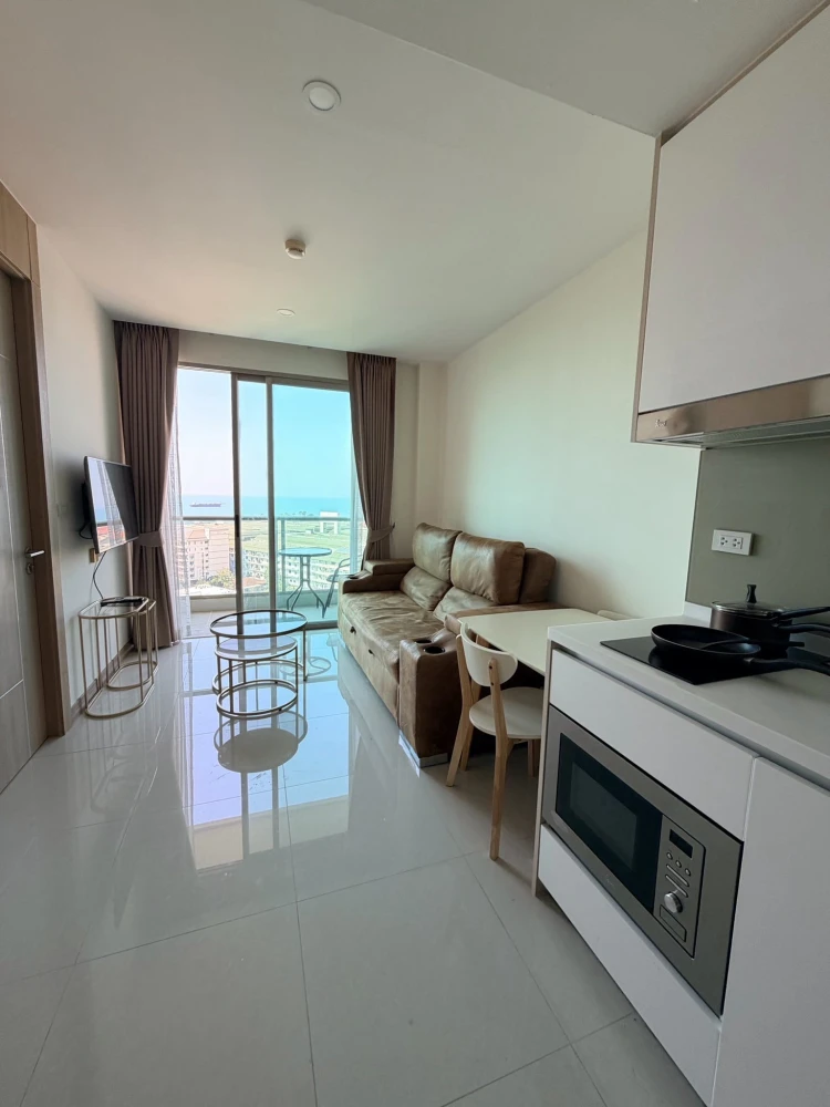 Selling a lovely apartment at The Riviera Jomtien Pattaya. It comes fully furnished with complete amenities and stunning,unblocked sea views. Book now