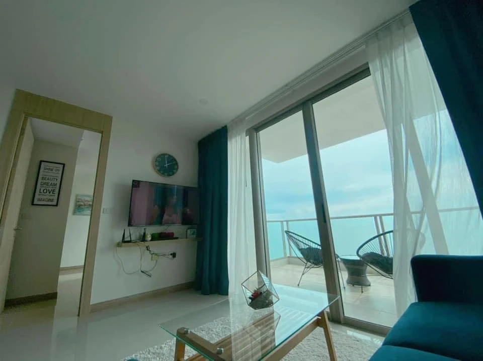 For sale: The Riviera Jomtien Pattaya, corner room, not crowded, lots of usable space, stunningly decorated, sea view, don't miss out.