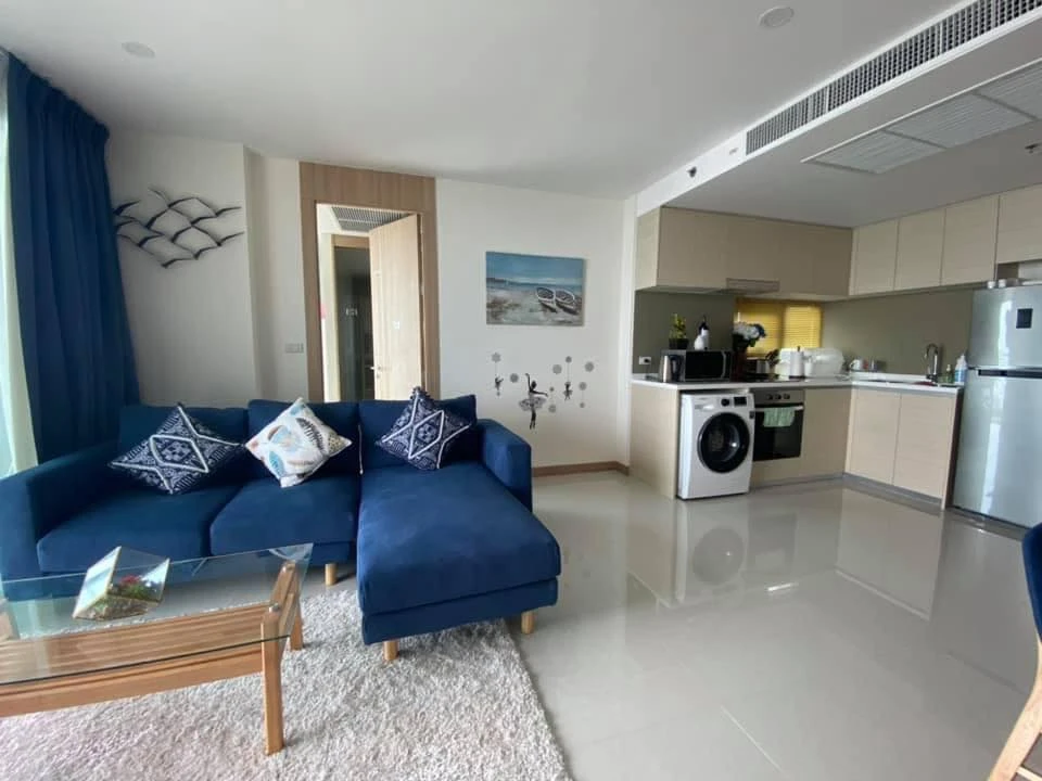 For sale: The Riviera Jomtien Pattaya, corner room, not crowded, lots of usable space, stunningly decorated, sea view, don't miss out.