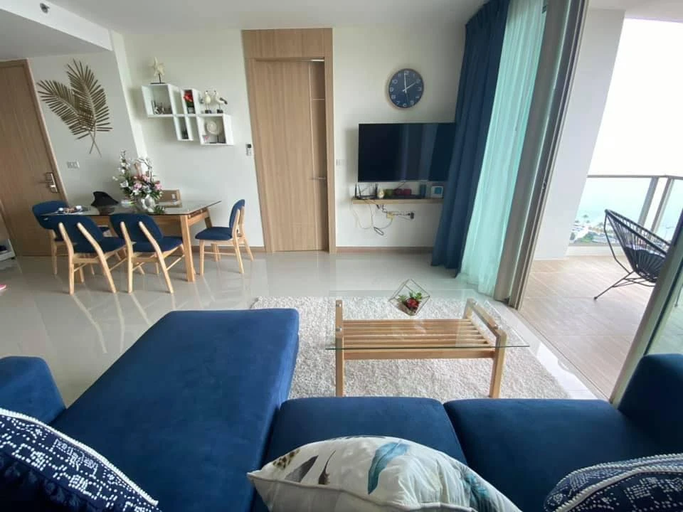For sale: The Riviera Jomtien Pattaya, corner room, not crowded, lots of usable space, stunningly decorated, sea view, don't miss out.