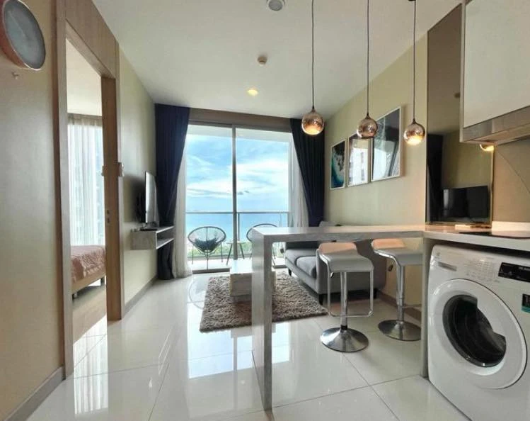 Selling The Riviera Wong Amat Beach condo, located just 100 meters from Wong Amat Beach with beautiful sea views. Book now to secure your unit!