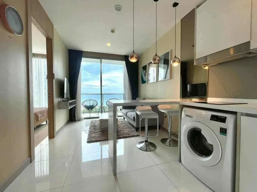 Selling The Riviera Wong Amat Beach condo, located just 100 meters from Wong Amat Beach with beautiful sea views. Book now to secure your unit!