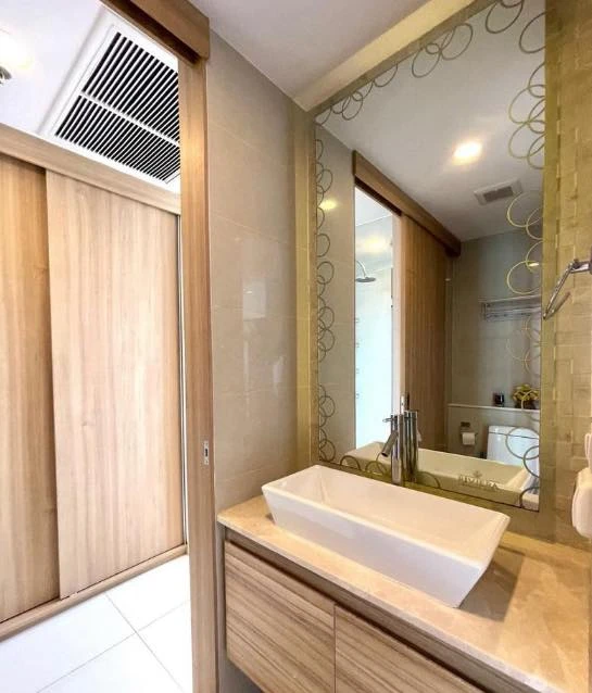 Selling The Riviera Wong Amat Beach condo, located just 100 meters from Wong Amat Beach with beautiful sea views. Book now to secure your unit!