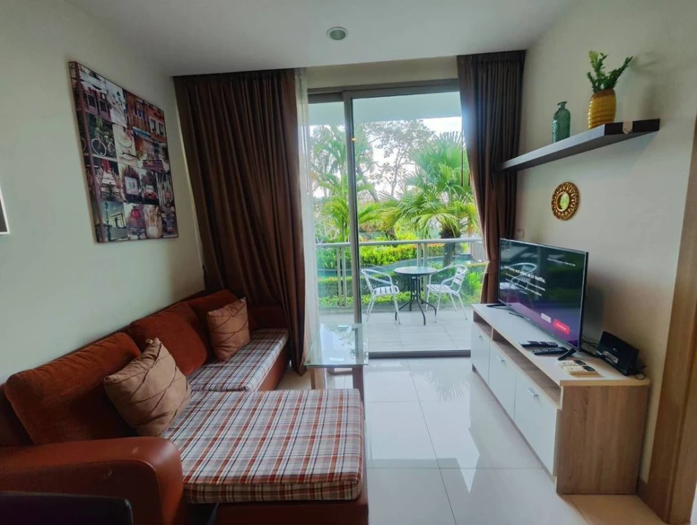 For sale or rent: The Riviera Wong Amat Beach, 4th floor, swimming pool view, fully furnished, ready to move in, reserve now, urgently.