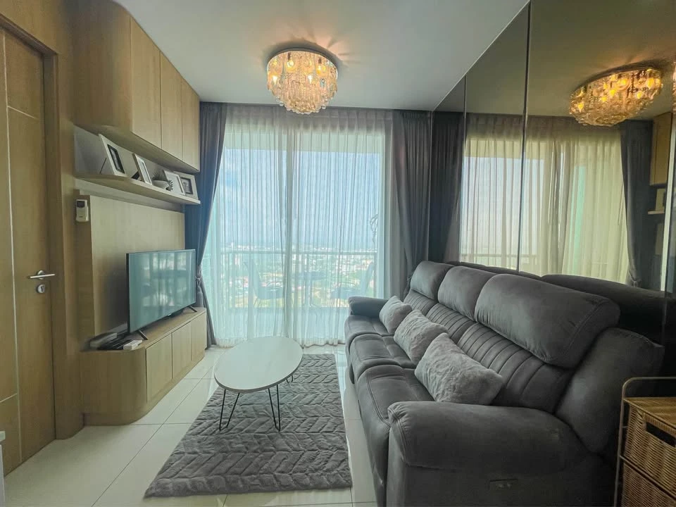 Selling a fully furnished (and equipped) apartment with appliances on a high floor. Book now before it's too late!!!