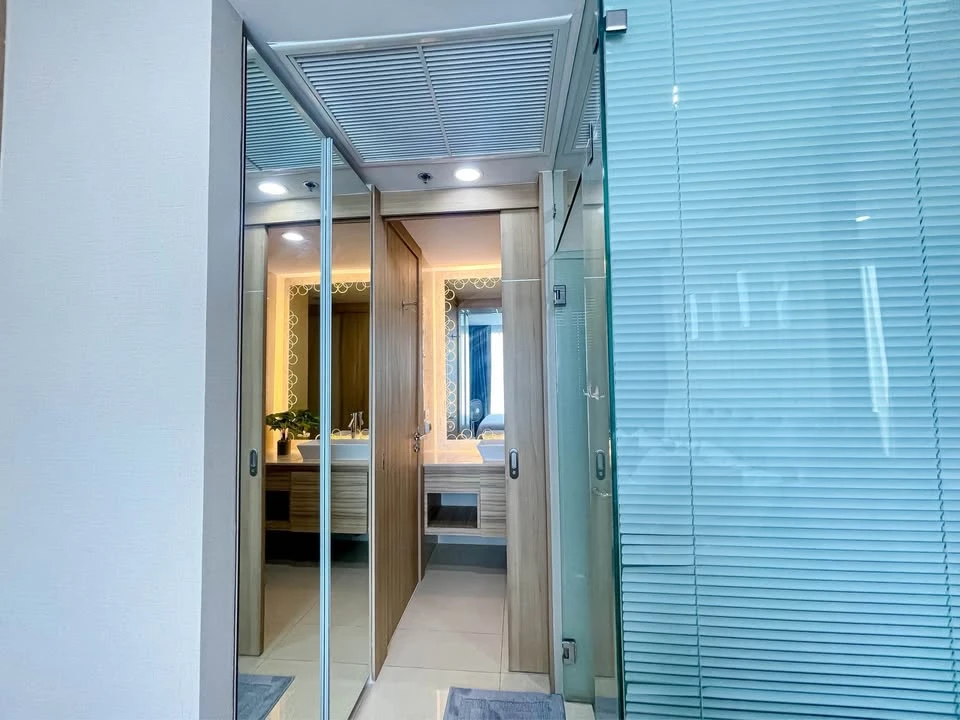 Selling a fully furnished (and equipped) apartment with appliances on a high floor. Book now before it's too late!!!