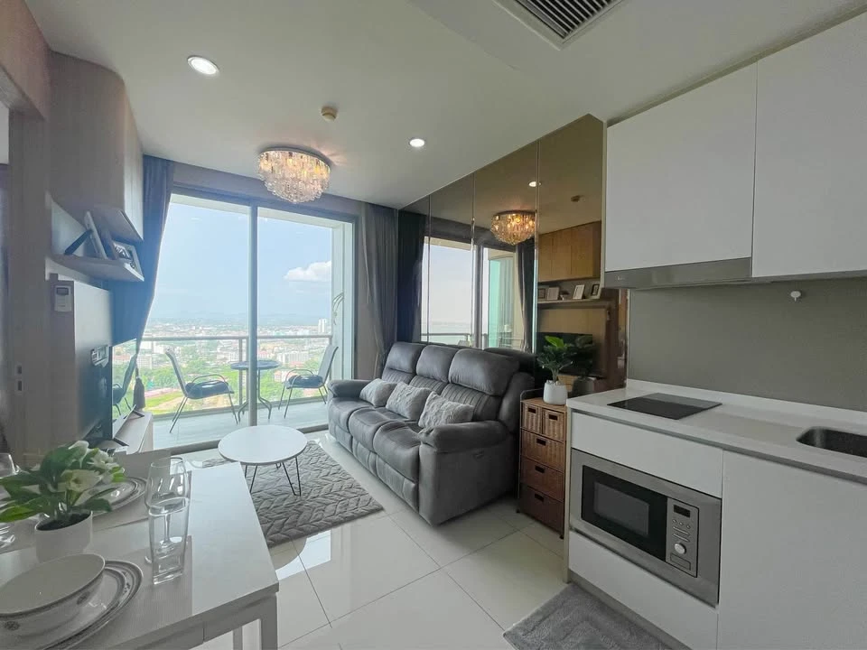 Selling a fully furnished (and equipped) apartment with appliances on a high floor. Book now before it's too late!!!