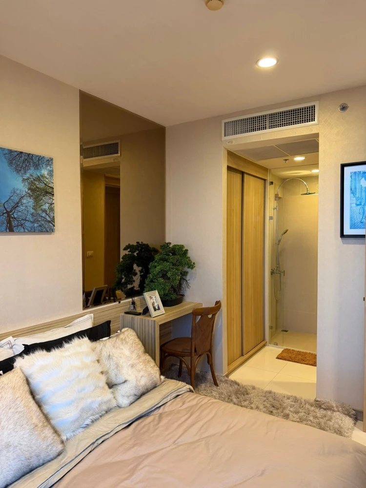 Selling beautifully furnished, fully equipped rooms at The Riviera Wong Amat Beach. Prime location with convenient access. Book now!