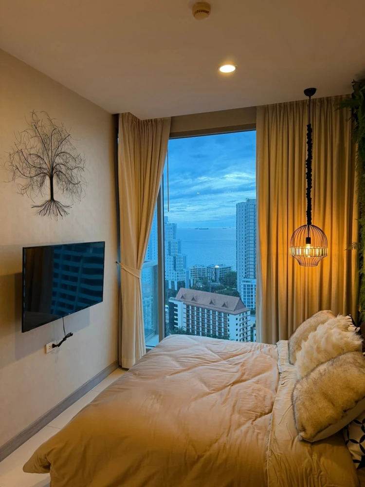 Selling beautifully furnished, fully equipped rooms at The Riviera Wong Amat Beach. Prime location with convenient access. Book now!