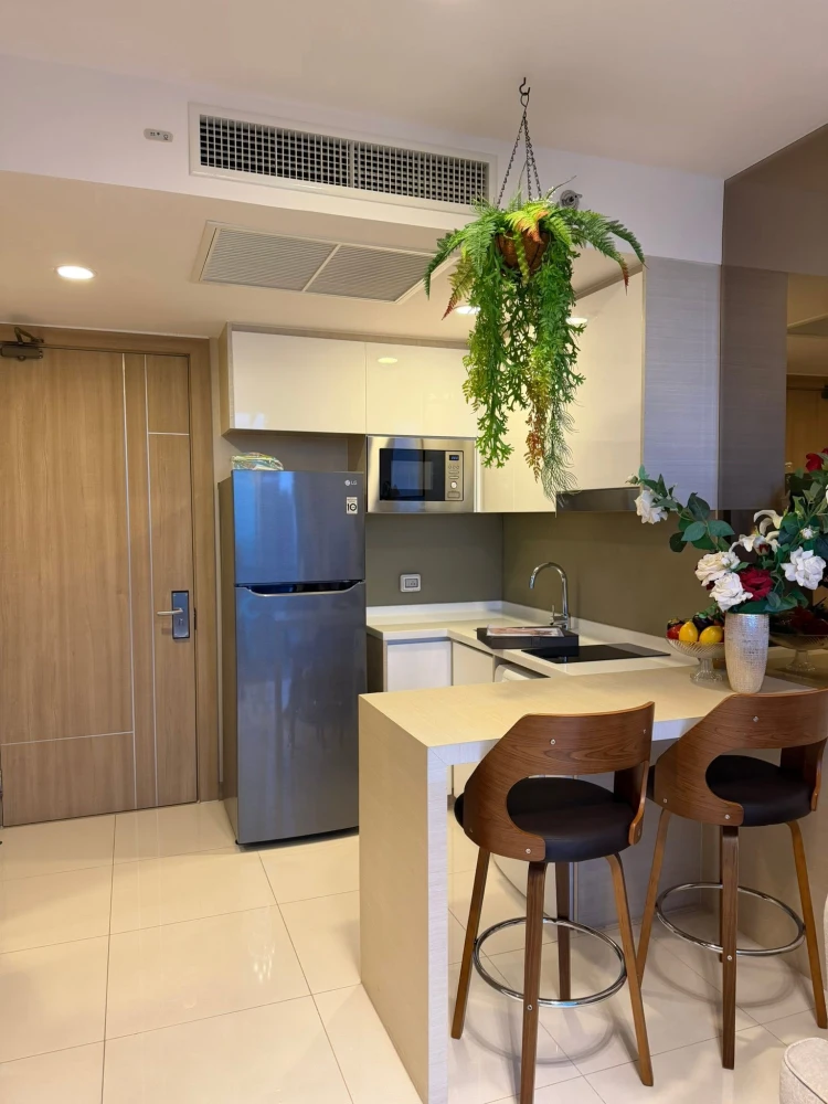 Selling beautifully furnished, fully equipped rooms at The Riviera Wong Amat Beach. Prime location with convenient access. Book now!