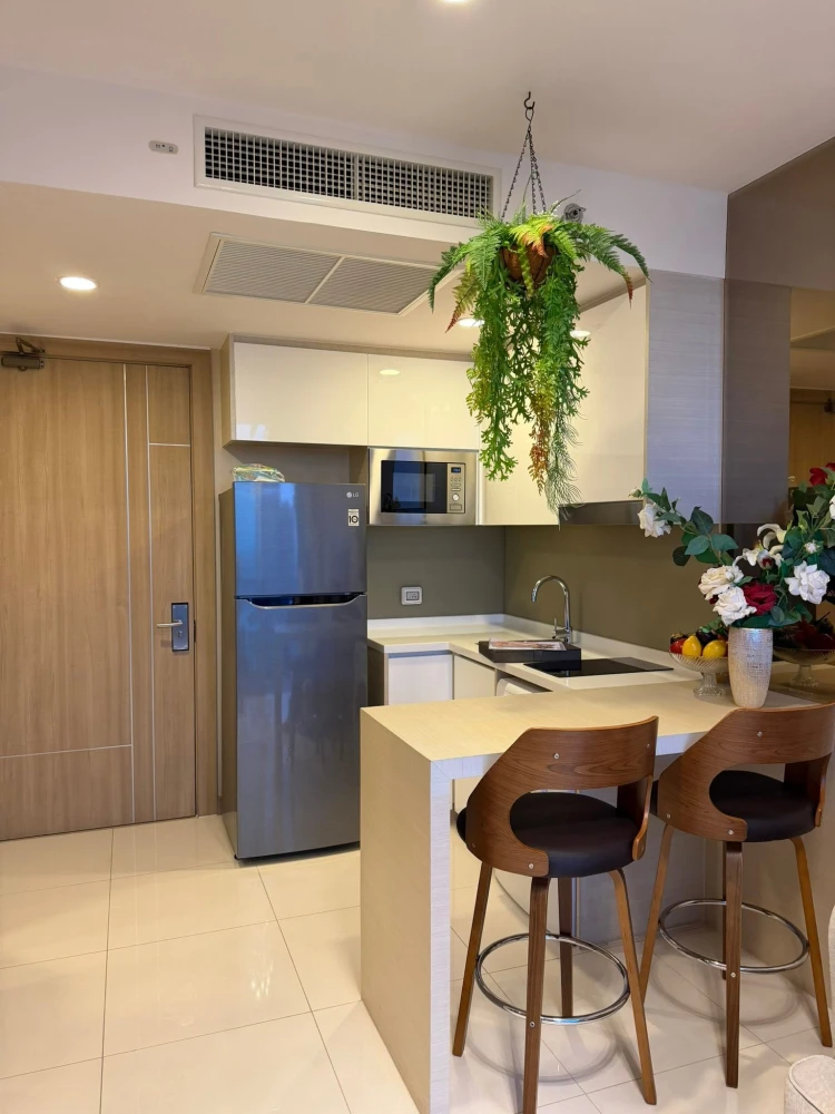 Selling beautifully furnished, fully equipped rooms at The Riviera Wong Amat Beach. Prime location with convenient access. Book now!