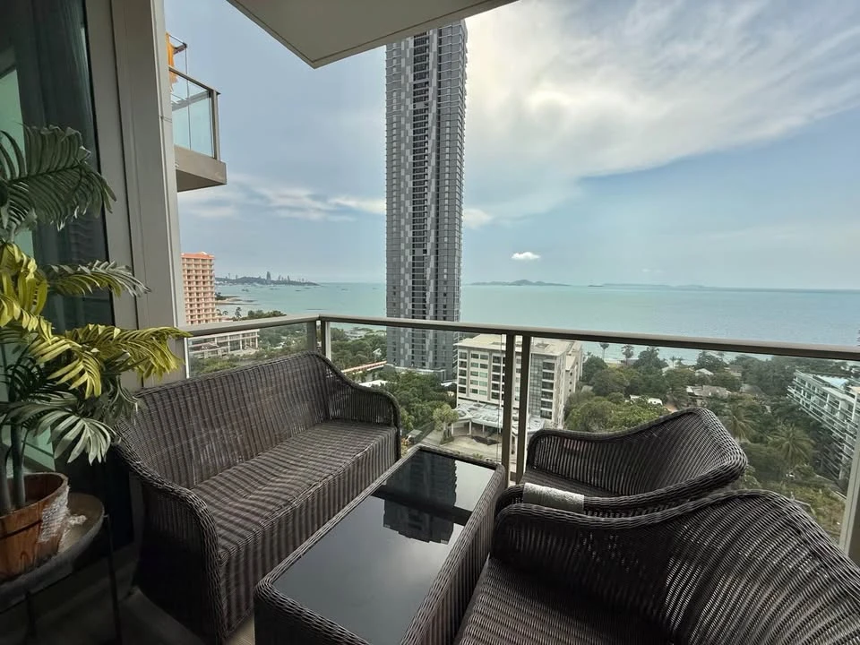 For sale: The Riviera Wong Amat Beach, beautifully decorated room, superb built-in furniture, beautiful sea view, book now.