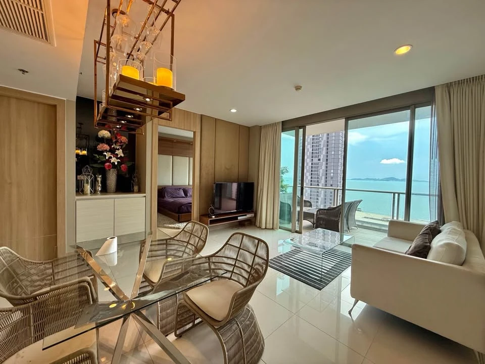 For sale: The Riviera Wong Amat Beach, beautifully decorated room, superb built-in furniture, beautiful sea view, book now.