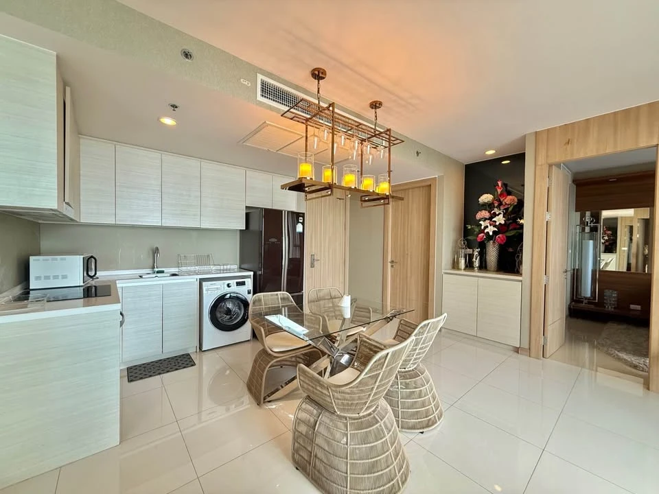For sale: The Riviera Wong Amat Beach, beautifully decorated room, superb built-in furniture, beautiful sea view, book now.