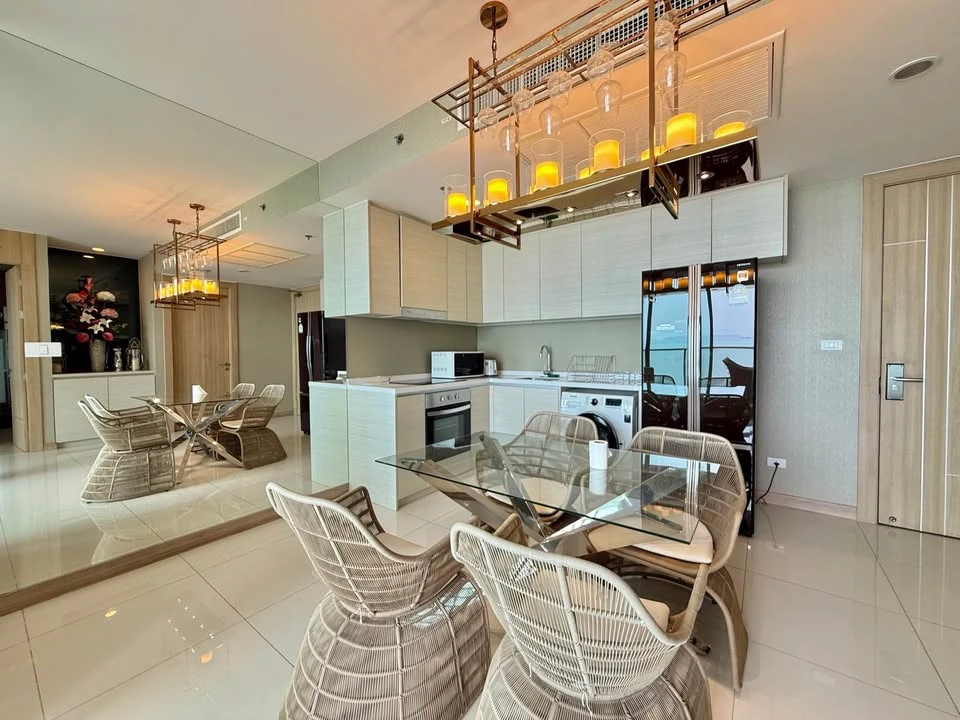 For sale: The Riviera Wong Amat Beach, beautifully decorated room, superb built-in furniture, beautiful sea view, book now.