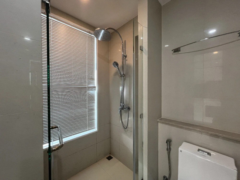 For sale: The Riviera Jomtien Pattaya. Sea view with floor-to-ceiling windows, fully furnished and ready to move in.