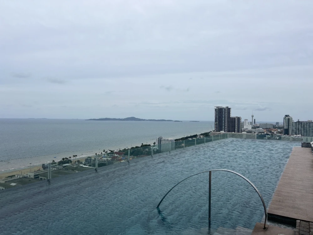 Selling a unit at The Riviera Jomtien Pattaya. It's on the 27th floor, very high up, with amazing sea views. You'll regret missing out!