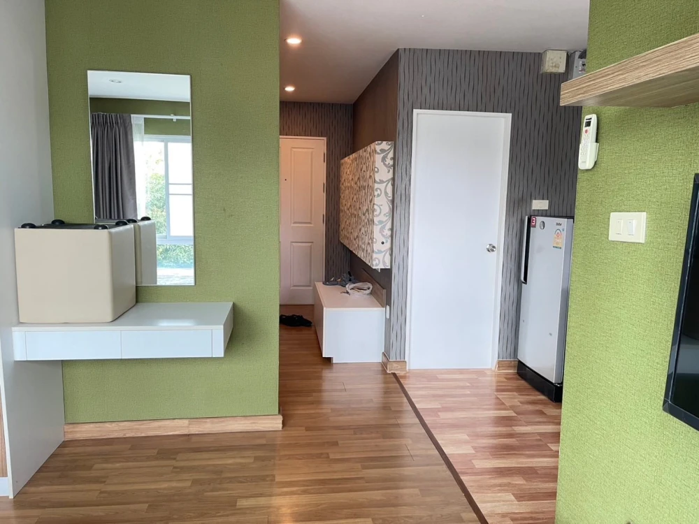 For sale: The room 3 @ sea, a nice room, good location, comes with complete amenities, just bring your bags and move in.